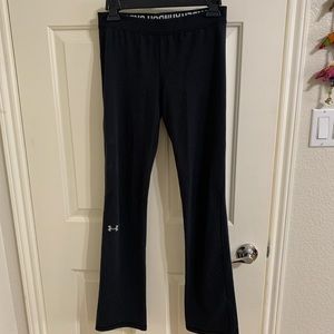 Black Under Armour leggings.